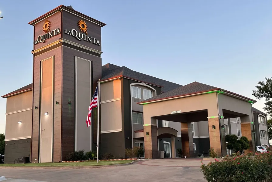La Quinta Inn & Suites by Wyndham Sulphur Springs hotel detail image 2