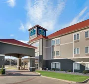 La Quinta Inn & Suites by Wyndham Sulphur Springs hotel detail image 3