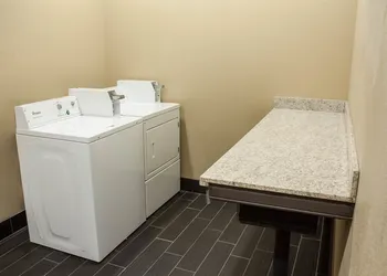 Comfort Inn & Suites Artesia hotel thumbnail 7