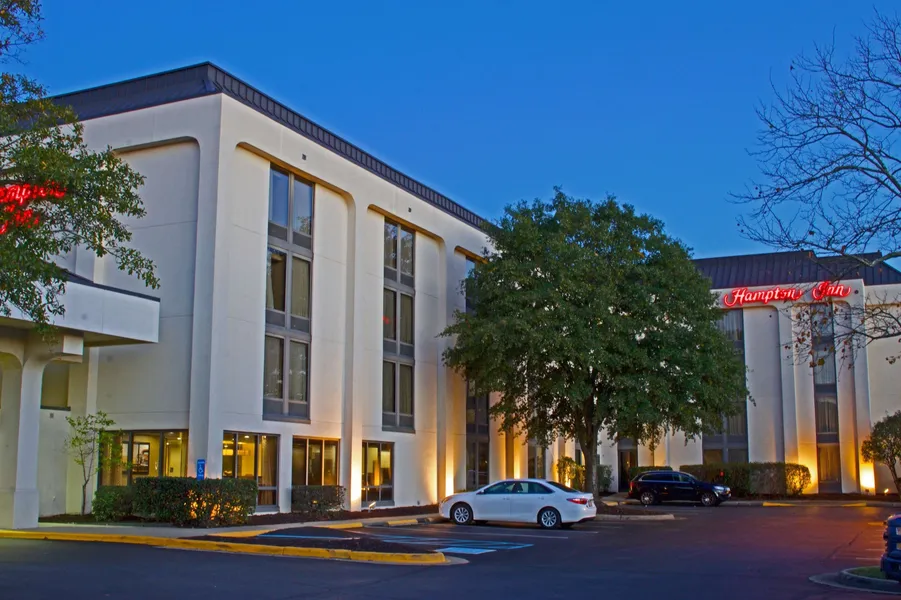 Hampton Inn Norfolk/Chesapeake (Greenbrier Area) hotel detail image 2