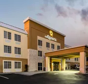 La Quinta Inn & Suites by Wyndham Knoxville North I-75 hotel detail image 4