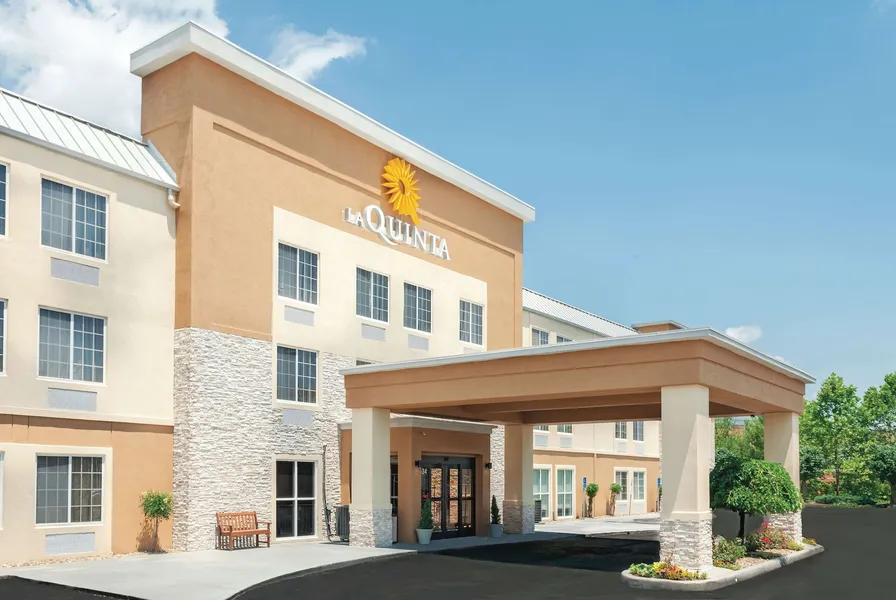 La Quinta Inn & Suites by Wyndham Knoxville North I-75 hotel detail image 6