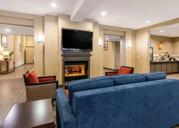 Comfort Suites hotel thumbnail 2