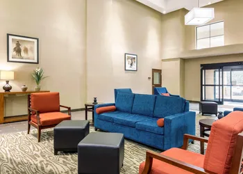 Comfort Suites hotel thumbnail 3
