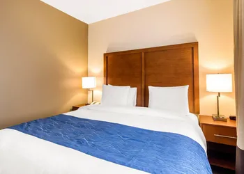 Comfort Suites hotel thumbnail 5