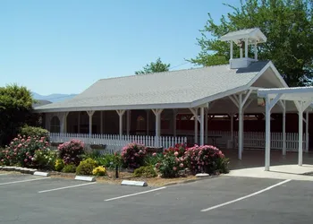 Lakeshore Lodge hotel thumbnail 6