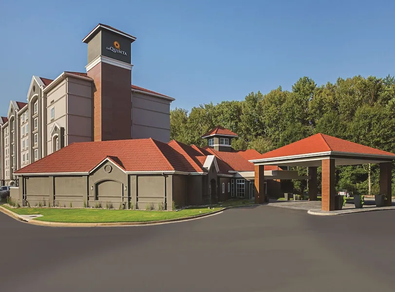 La Quinta Inn & Suites by Wyndham Atlanta Alpharetta hotel detail image 2