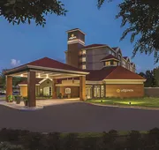 La Quinta Inn & Suites by Wyndham Atlanta Alpharetta hotel detail image 3