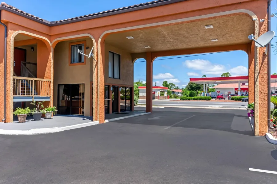 Econo Lodge Panama City St. Andrews hotel detail image 2