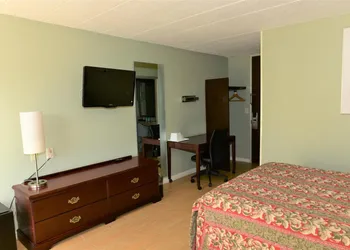 Red Carpet Inn hotel thumbnail 7