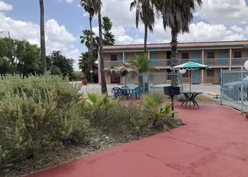 University Inn & Suites hotel thumbnail 3