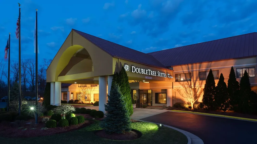 DoubleTree Suites by Hilton Hotel Cincinnati - Blue Ash hotel detail image 2