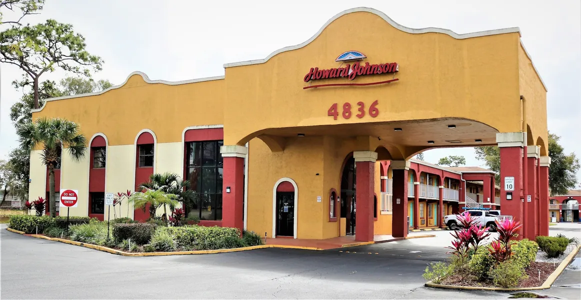 Howard Johnson by Wyndham Lake Front Park Kissimmee hotel detail image 2