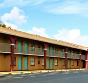 Howard Johnson by Wyndham Lake Front Park Kissimmee hotel detail image 3
