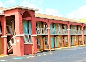 Howard Johnson by Wyndham Lake Front Park Kissimmee hotel thumbnail 5