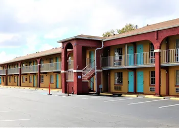 Howard Johnson by Wyndham Lake Front Park Kissimmee hotel thumbnail 6
