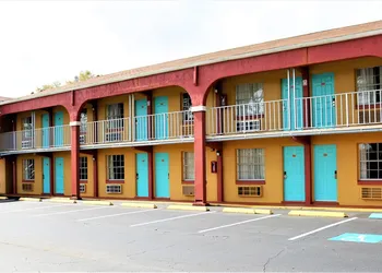 Howard Johnson by Wyndham Lake Front Park Kissimmee hotel thumbnail 7