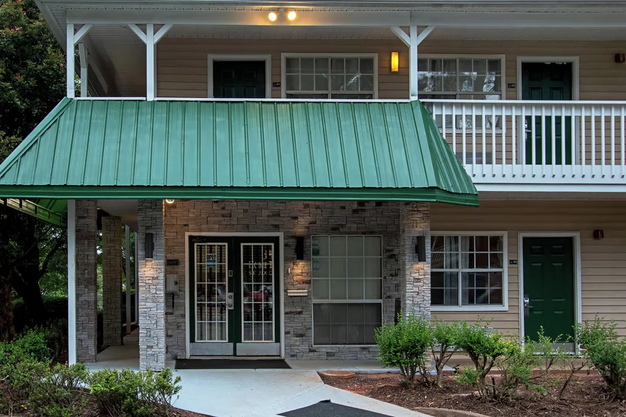HomeTowne Studios by Red Roof Atlanta - Lawrenceville hotel detail image 2