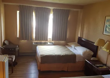 Chomedey Inn hotel thumbnail 4