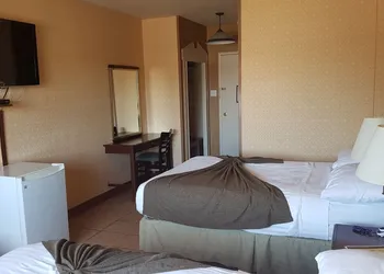 Chomedey Inn hotel thumbnail 8