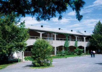 Auberge des Falaises hotel thumbnail 3