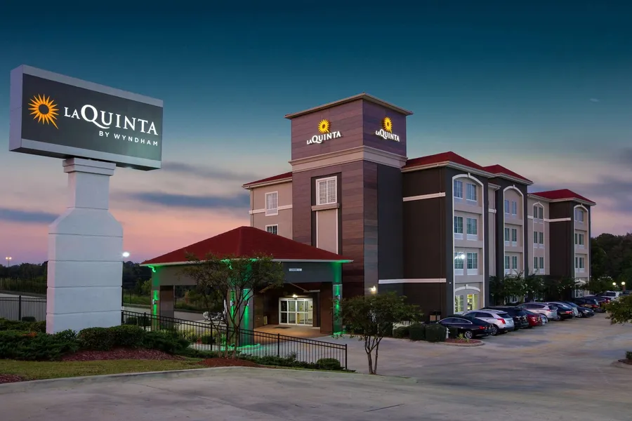 La Quinta Inn & Suites by Wyndham Tupelo hotel detail image 2
