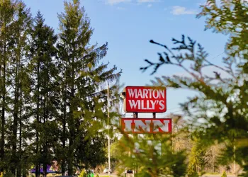 Wiarton willys inn hotel thumbnail 3