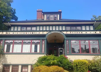 Beaconsfield Inn hotel thumbnail 2