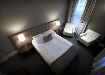 Le Pleasant Hôtel hotel thumbnail 7