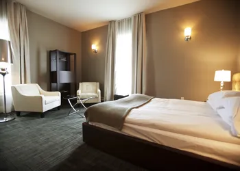 Le Pleasant Hôtel hotel thumbnail 8