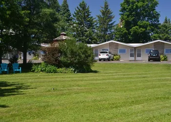 Stratford Suburban Motel hotel thumbnail 3