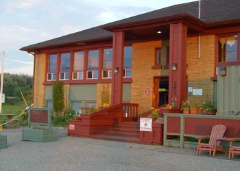 Auberge Internationale La Vieille École hotel thumbnail 2