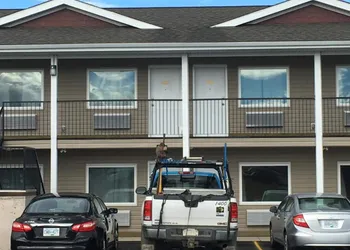 Voyageur Motel hotel thumbnail 4