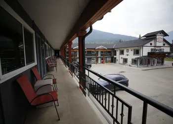 Alpine Inn & Suites hotel thumbnail 3
