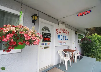 Sunset Motel hotel thumbnail 6