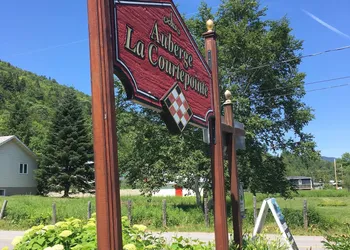 Auberge La Courtepointe hotel thumbnail 2