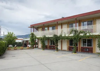 Oliver Motel & Inn hotel thumbnail 5