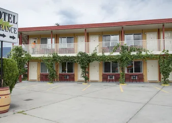 Oliver Motel & Inn hotel thumbnail 6
