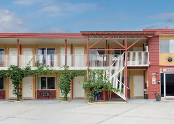 Oliver Motel & Inn hotel thumbnail 7