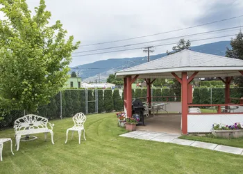 Oliver Motel & Inn hotel thumbnail 8