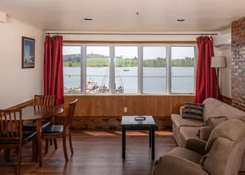 The Dockside Inn & Restaurant hotel thumbnail 6