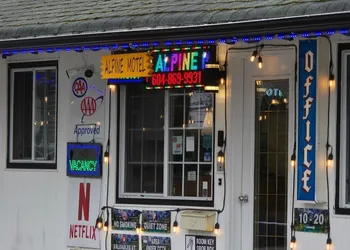 Alpine Motel hotel thumbnail 3