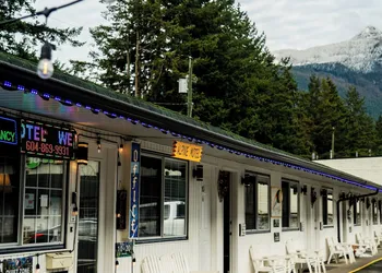 Alpine Motel hotel thumbnail 4