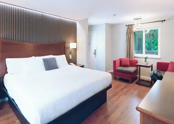 Gibsons Garden Hotel hotel thumbnail 6