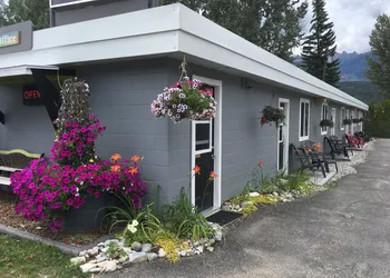 Pinewood Inn hotel thumbnail 6