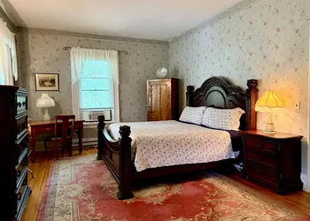 Carriage House Inn hotel thumbnail 2