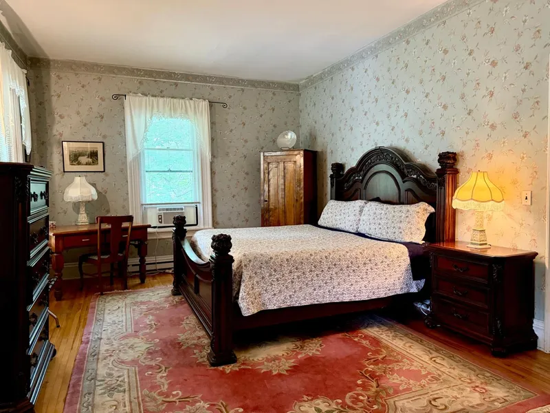 Carriage House Inn hotel detail image 2