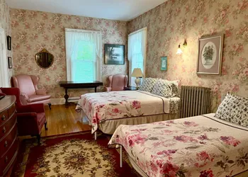 Carriage House Inn hotel thumbnail 4