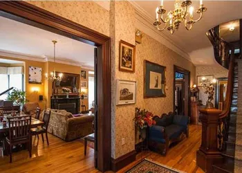 Carriage House Inn hotel thumbnail 7
