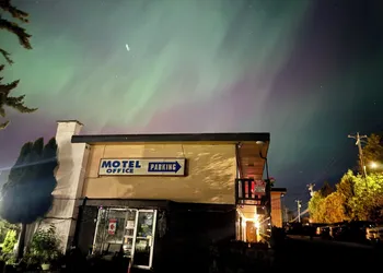 Holiday House Motel hotel thumbnail 3
